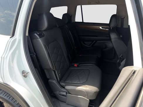 Used 2024 Volkswagen Atlas SE w/ Black Wheel Package AWD/4WD image 27