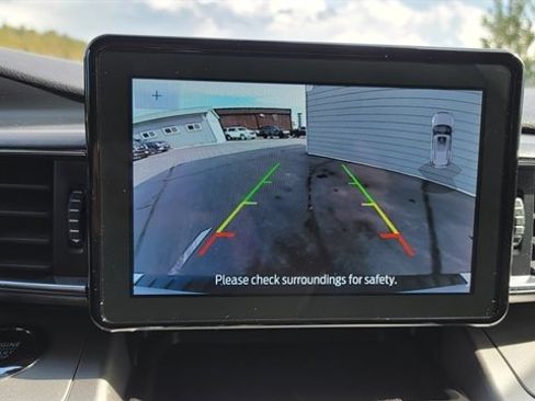 Used 2022 Ford Explorer XLT w/ Equipment Group 202A image 28