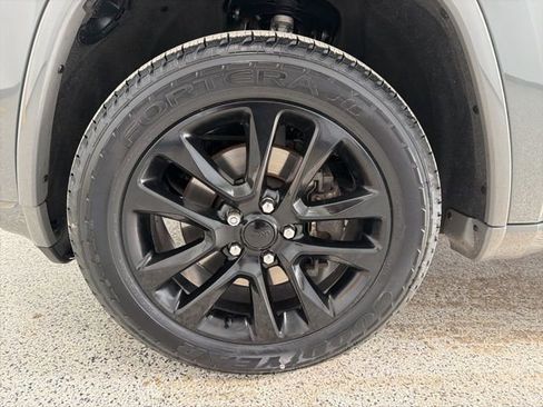 Used 2021 Jeep Grand Cherokee Laredo X image 38