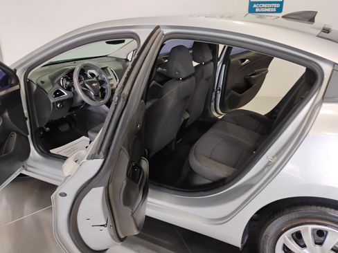 Used 2017 Chevrolet Cruze LS FWD image 7