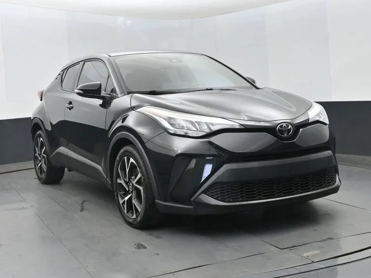 Used 2022 Toyota C-HR XLE FWD image 2