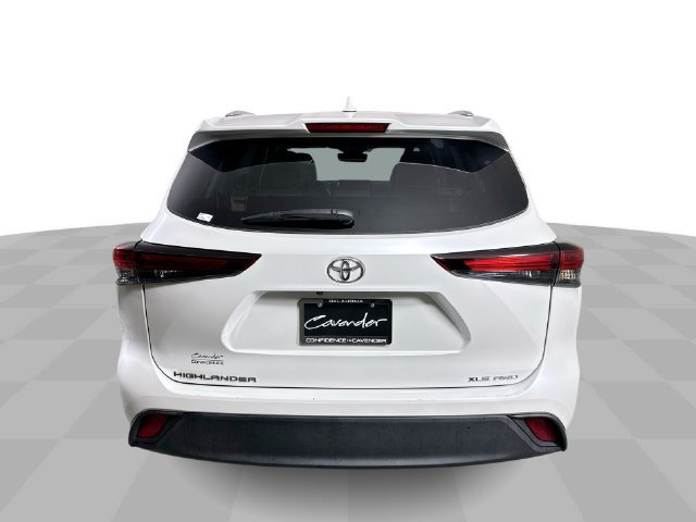 Used 2024 Toyota Highlander XLE AWD/4WD image 7