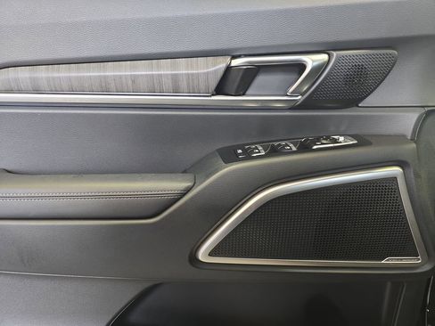 Used 2024 Kia Telluride EX w/ EX Captain's Chair Package image 28