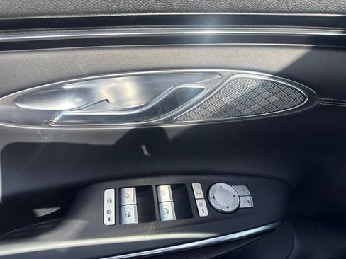 Used 2025 Genesis GV70 2.5T AWD/4WD image 12