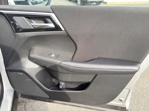 Used 2025 Mitsubishi Outlander ES image 32