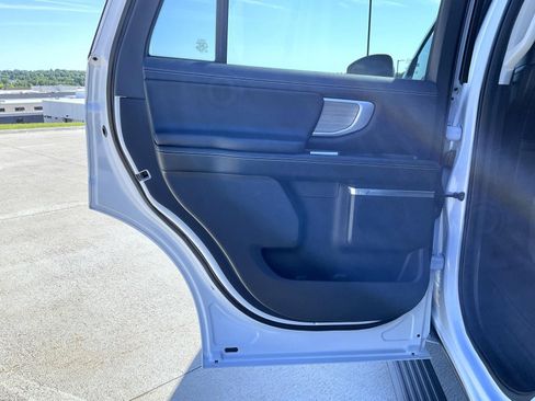 Used 2025 Ford Expedition Platinum AWD/4WD image 18