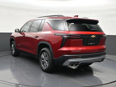 Used 2024 Chevrolet Traverse LT FWD image 3
