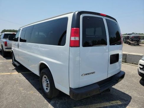 Used 2017 Chevrolet Express 3500 LS RWD image 3
