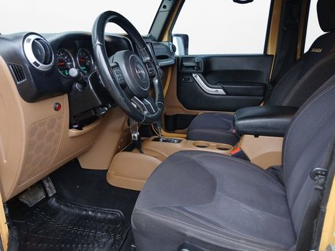 Used 2013 Jeep Wrangler Unlimited Sahara w/ Connectivity Group AWD/4WD image 19