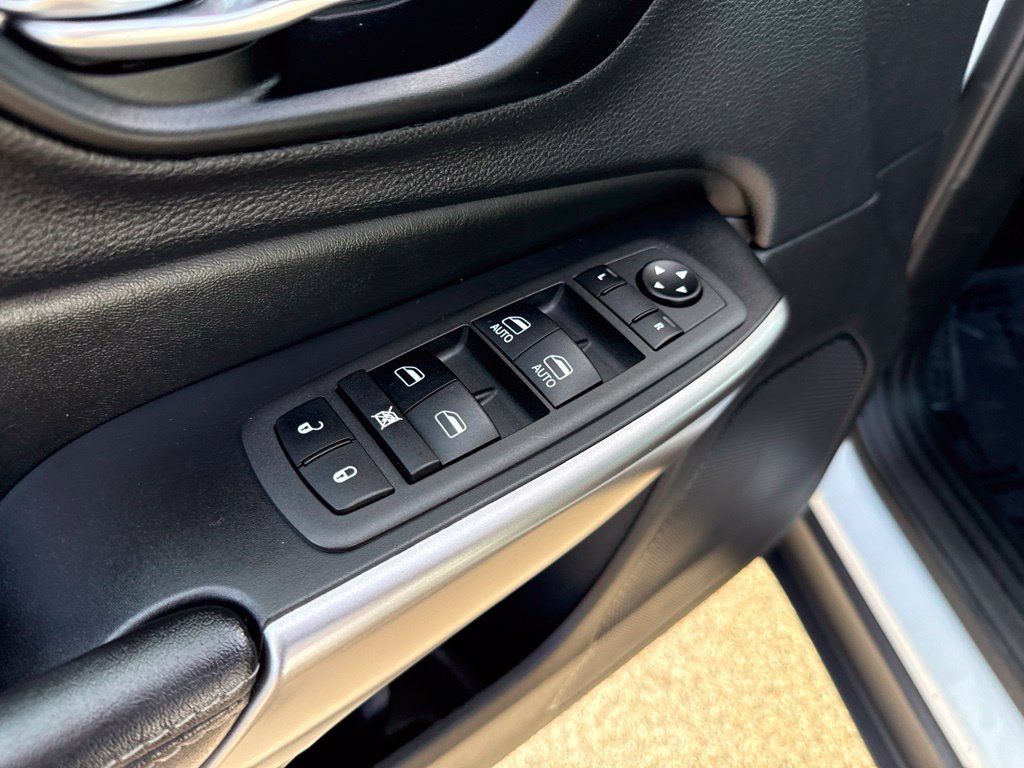 Certified 2022 Jeep Cherokee Latitude Lux w/ Sun & Sound Group AWD/4WD image 19