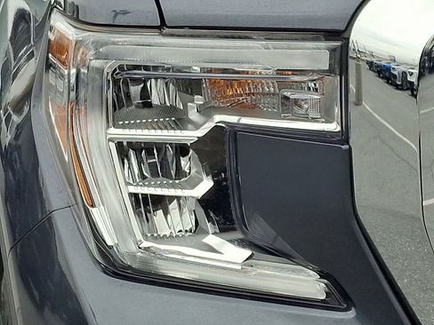 Certified 2022 GMC Sierra 1500 SLE w/ X31 Off-Road Package image 9