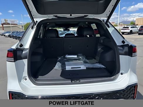 New 2026 Volkswagen Tiguan SE R-Line AWD/4WD image 17
