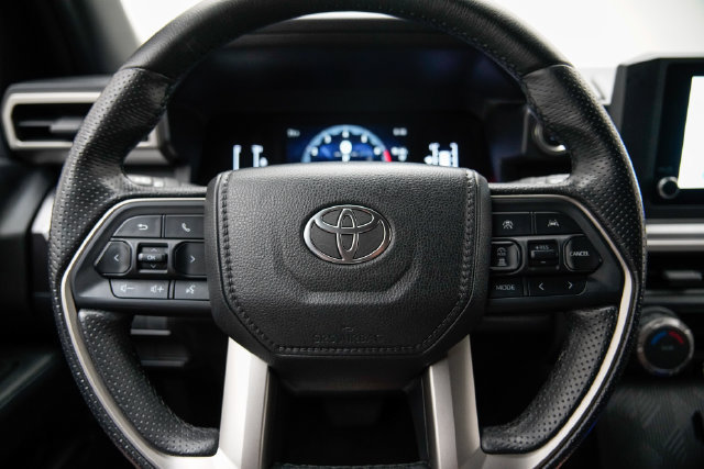 Used 2025 Toyota 4Runner SR5 AWD/4WD image 20