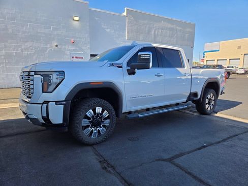 Used 2025 GMC Sierra 2500 Denali AWD/4WD image 1