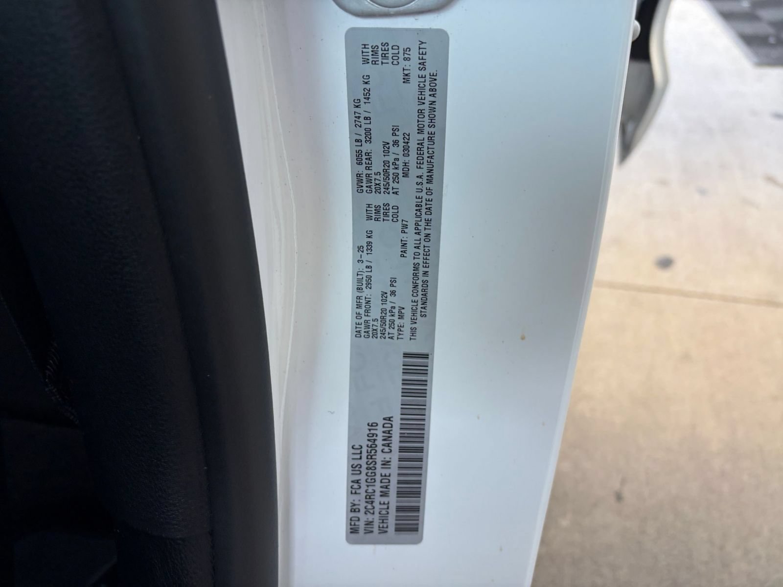 Used 2025 Chrysler Pacifica Limited FWD image 32