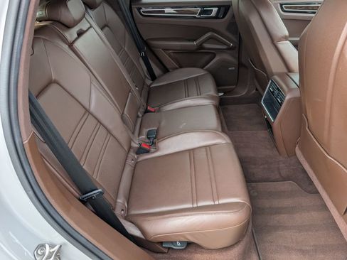 Used 2022 Porsche Cayenne E-Hybrid image 7