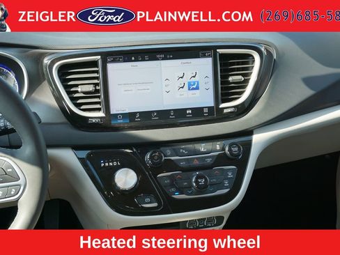 Used 2024 Chrysler Pacifica Touring-L FWD image 17
