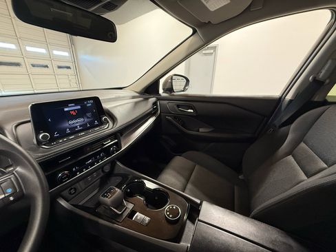 Used 2024 Nissan Rogue SV image 19