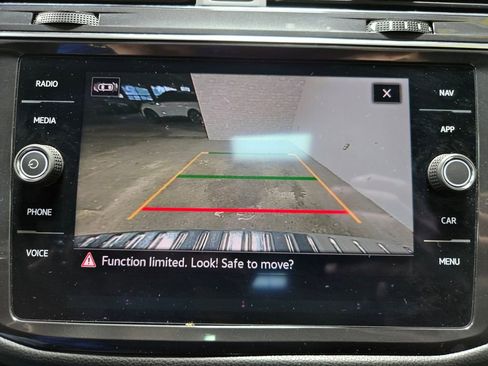 Used 2022 Volkswagen Tiguan SEL R-Line AWD/4WD image 28