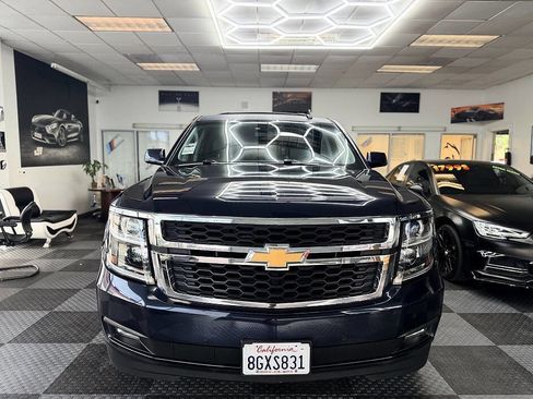 Used 2017 Chevrolet Tahoe LT w/ Luxury Package AWD/4WD image 2