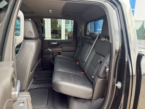 Used 2022 GMC Sierra 2500 Denali w/ Denali Black Diamond Edition AWD/4WD image 11