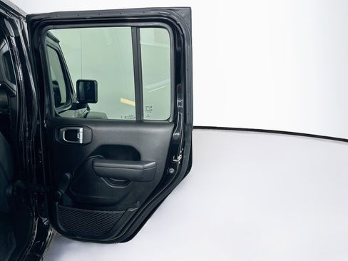 Used 2023 Jeep Gladiator Sport AWD/4WD image 29