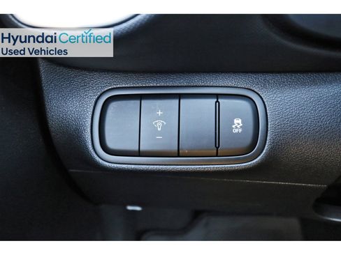 Certified 2025 Hyundai Venue SE image 22