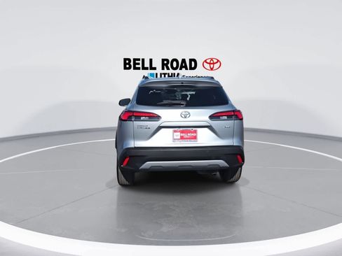Used 2024 Toyota Corolla Cross XLE FWD image 7
