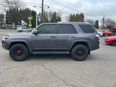 Used 2018 Toyota 4Runner SR5 Premium AWD/4WD image 5