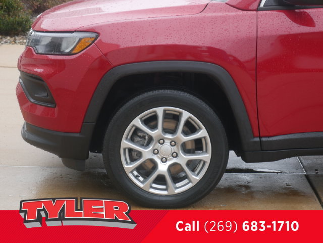 Used 2023 Jeep Compass Latitude AWD/4WD image 49