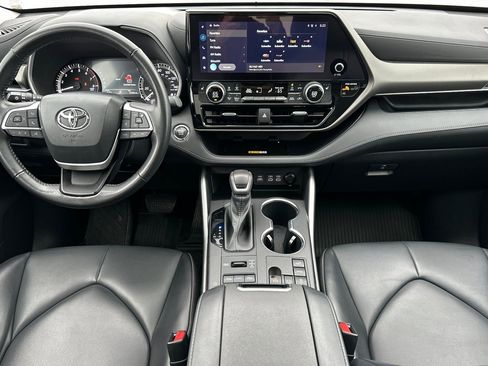 Certified 2023 Toyota Highlander XLE image 12