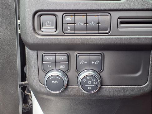 Used 2023 GMC Yukon SLT AWD/4WD image 16