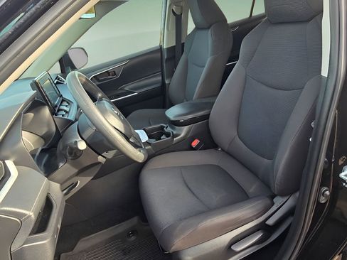 Used 2021 Toyota RAV4 LE image 12