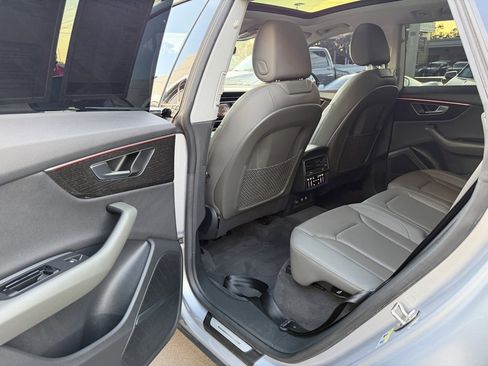 Used 2021 Audi Q8 Premium Plus w/ Premium Plus Package image 26
