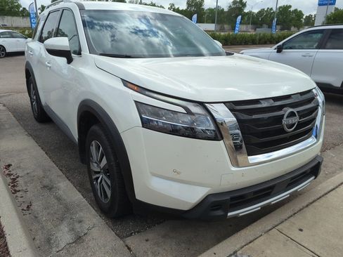 Used 2024 Nissan Pathfinder SL w/ Cargo Package image 2