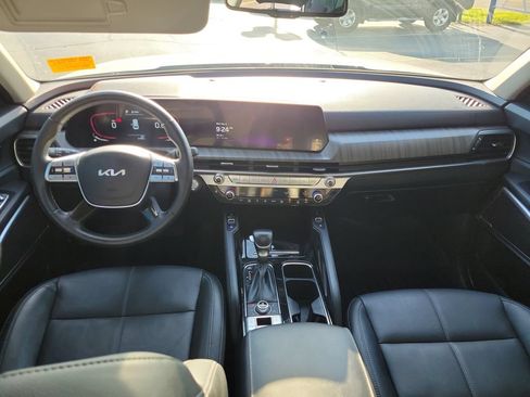Used 2023 Kia Telluride EX w/ EX Captain's Chair Package AWD/4WD image 11