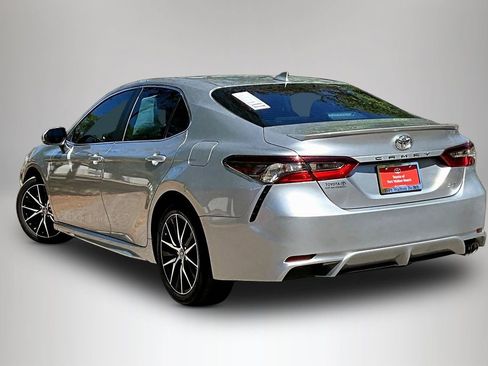 Used 2023 Toyota Camry SE image 4