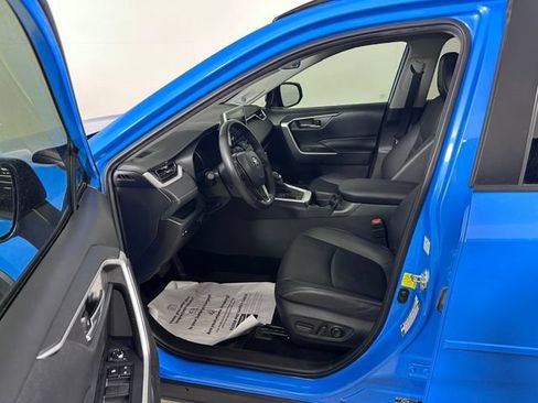 Used 2021 Toyota RAV4 XLE Premium w/ Carpet Mat Package (TMS) FWD image 20