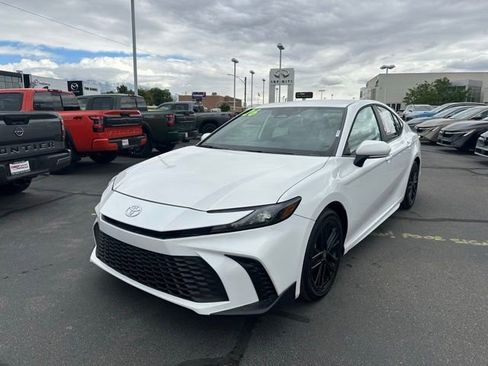 Used 2026 Toyota Camry SE FWD image 5