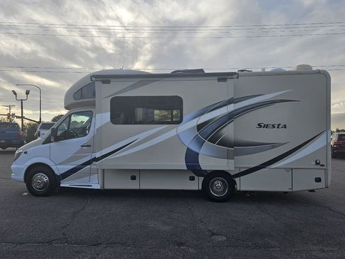 Used 2017 Mercedes-Benz Sprinter 3500 image 5
