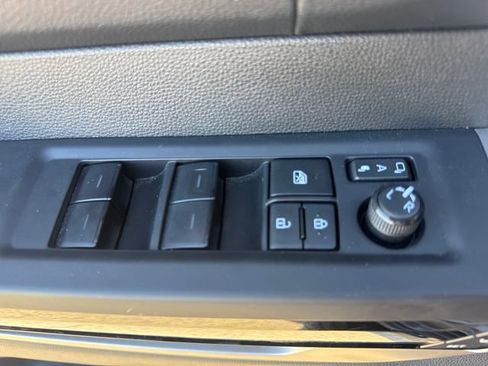 Used 2025 Toyota Tundra Limited AWD/4WD image 17