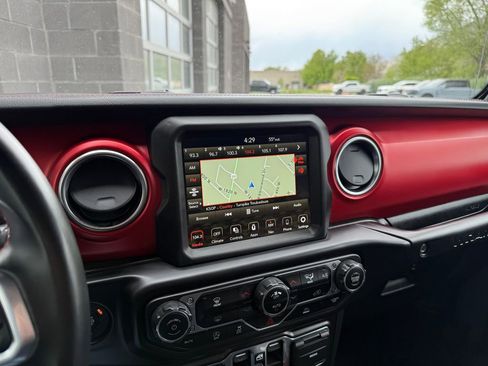Used 2021 Jeep Wrangler Unlimited Rubicon AWD/4WD image 39