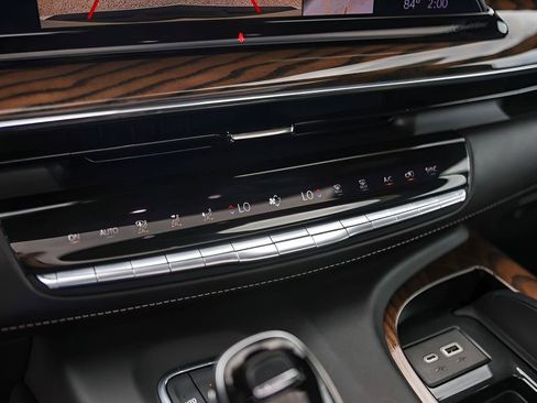 Used 2023 Cadillac Escalade Sport Platinum w/ LPO, ONYX Package AWD/4WD image 18
