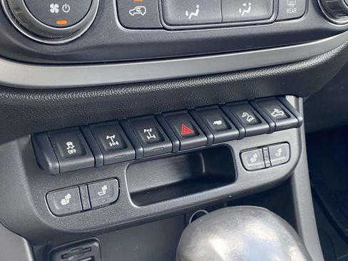 Used 2022 Chevrolet Colorado ZR2 AWD/4WD image 19
