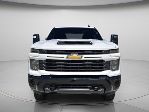 Used 2024 Chevrolet Silverado 2500 Custom w/ Custom Value Package AWD/4WD image 4