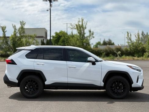 Used 2023 Toyota RAV4 LE AWD/4WD image 6