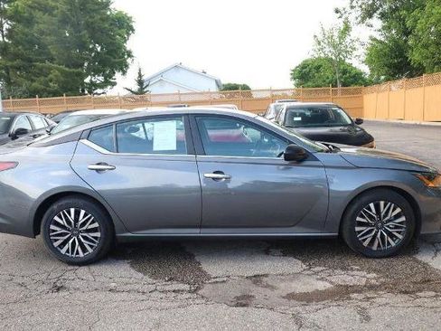 Certified 2025 Nissan Altima 2.5 SV FWD image 5