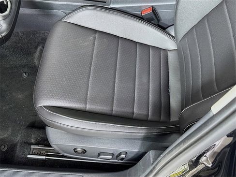 Used 2024 Volkswagen Jetta SE image 19