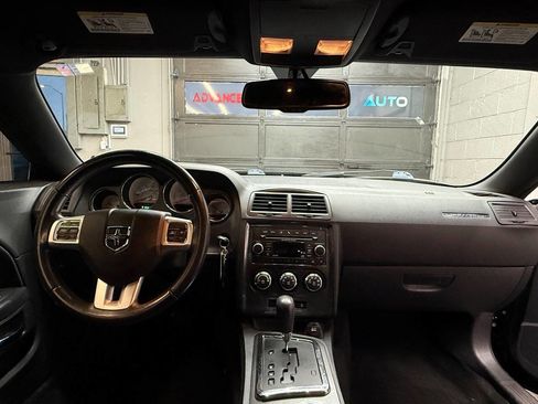 Used 2013 Dodge Challenger SXT image 8