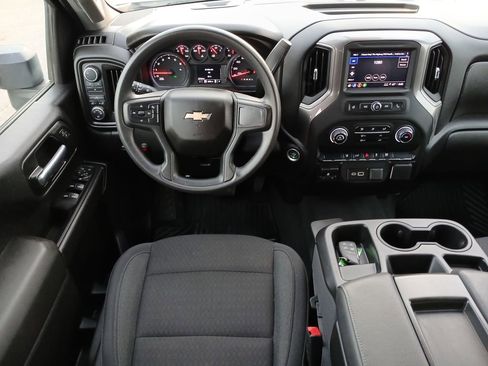 Used 2025 Chevrolet Silverado 2500 Custom w/ Custom Convenience Package image 12